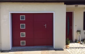 Porte de Garage avec Portillon et hublots ROUGE