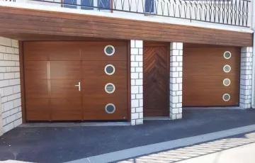 Porte de Garage Couleur Chêne Doré avec Hublots Ronds