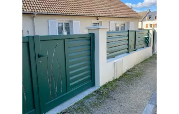 PORTAIL ALU TOLE DECO ET LAMES PERSIENNEES VERT