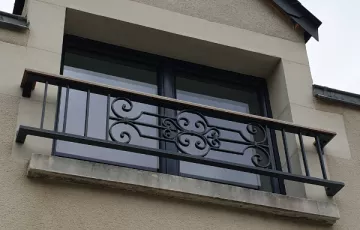 GARDE-CORPS ACIER AVEC MAIN COURANTE EN BOIS