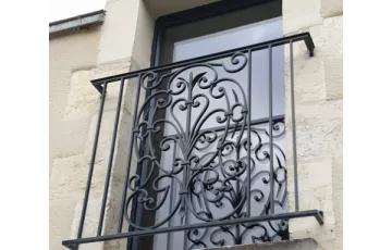 GARDE-CORPS ACIER AVEC VOLUTE A L’ANCIENNE