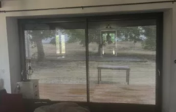 VOLET ROULANT AVEC LAMES BIOCLIMATIQUES - VUE INTERIEURE