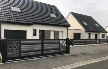 PORTAIL ET CLOTURE CETAL - MODELE VARUNA BICOLORE AVEC TOLE EKLA